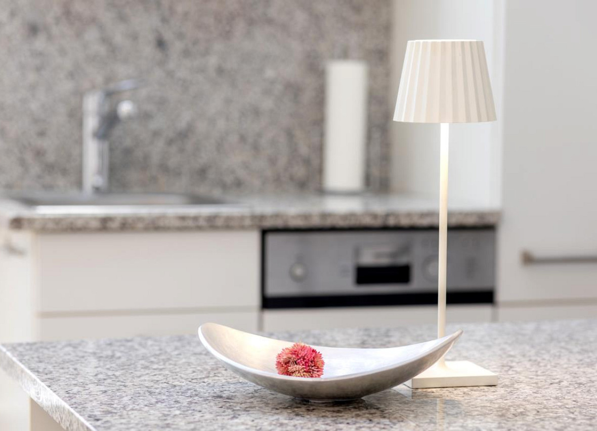 Küchenbereich mit Spülmaschine