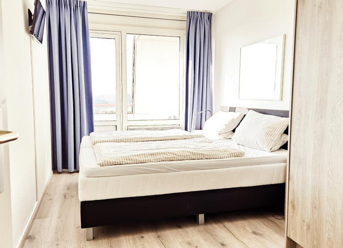 großes Schlafzimmer Zonzijde 76