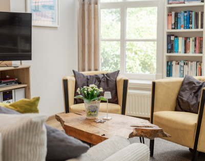 Wohnbereich mit 2 Sesseln