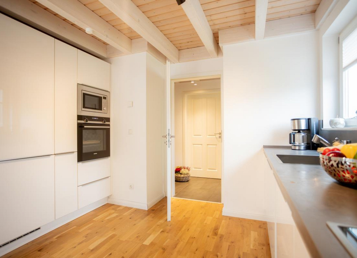 Offene Wohlfühlküche – lichtdurchflutet und perfekt ausgestattet in Dock 2