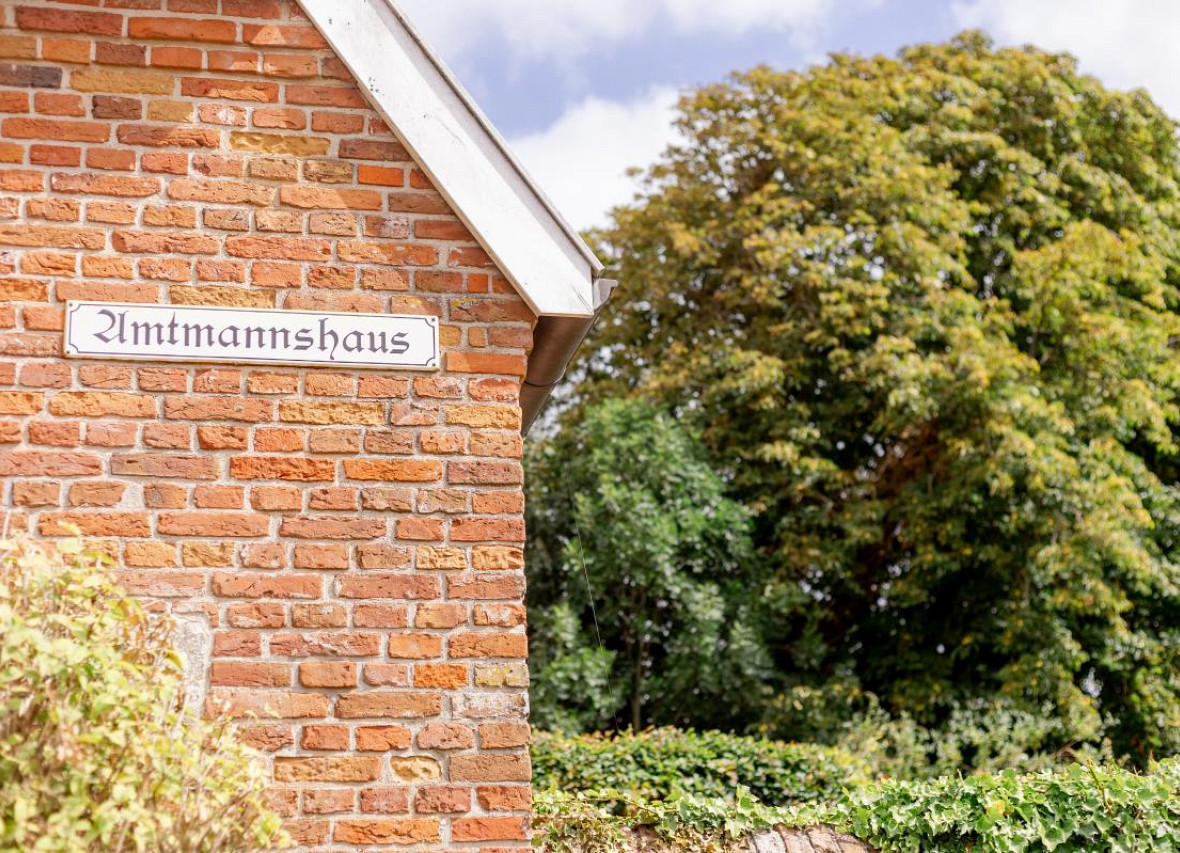 Amtmannshaus - hier befindet sich die Fewo Pewsum direkt am Hafen von Greetsiel