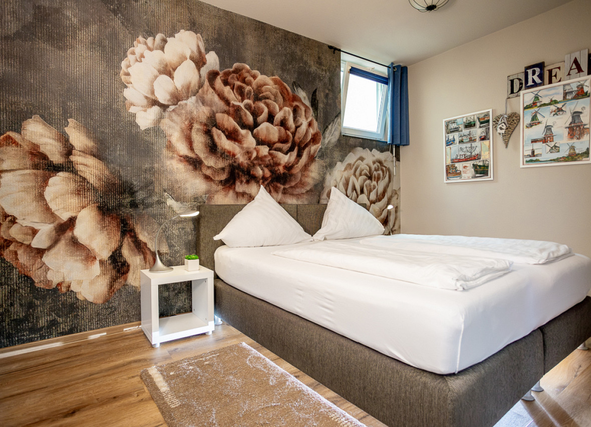 Schlafzimmer in der Wohnung Pewsum