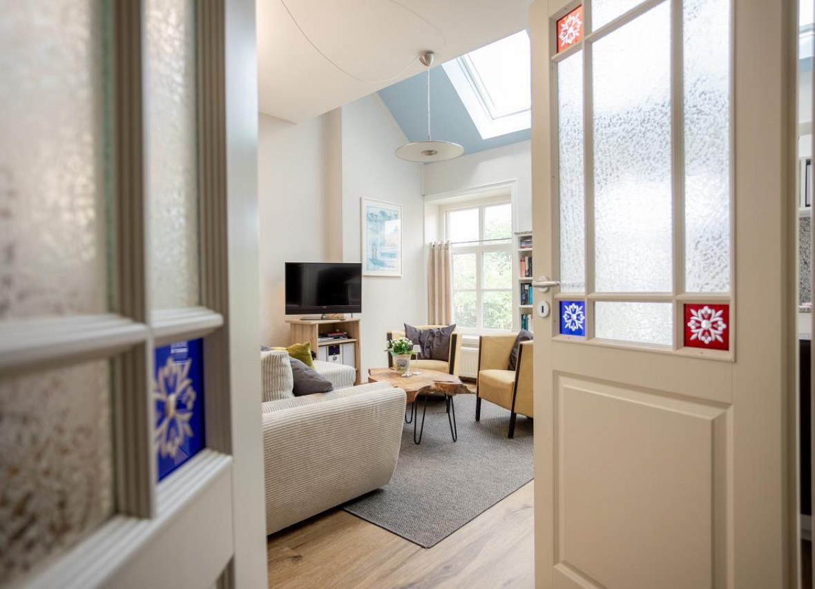 Blick vom Schlafzimmer in den Wohnbereich