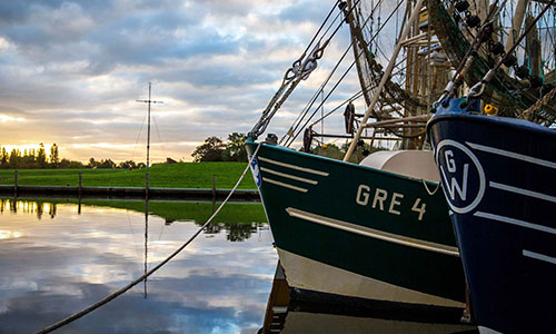 Greetsiel, Fischerdorf am Watt. Wunderschön um hier mal Ferien zu machen!